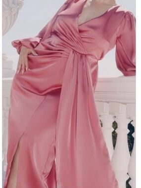 Satin dress in pink/coral color